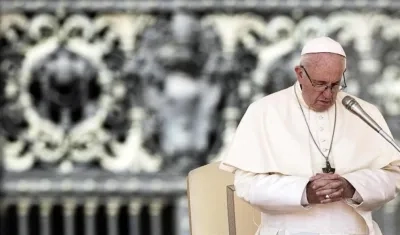 El Papa pide a los políticos que sean responsables ante desafíos como la inmigración.