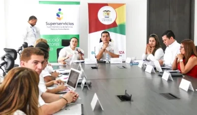 María Paula Jaramillo, Superintendente de Servicios Públicos (e) y el Gobernador de Bolívar, Dumek Turbay.