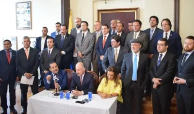 La bancada de Cambio Radical en la presentación del proyecto de ley en el Senado.