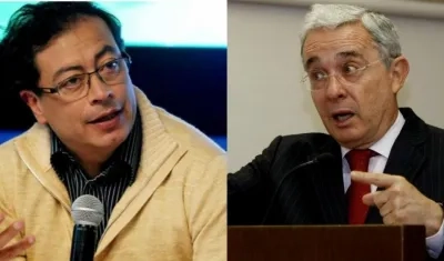 Los senadores Gustavo Petro y Álvaro Uribe Vélez. 