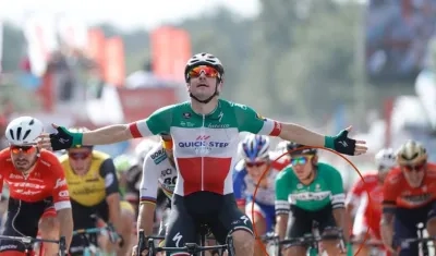 Nelson Soto, en el circulo rojo, entrando cuarto de la jornada. 