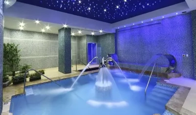 Piscina del Hotel Punta Diamante Business & Premium Resort.