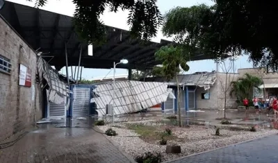 Así quedó la cubierta de la entrada de Pies Descalzos en La Playa.
