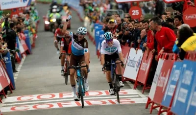 Alexandre Geniez se impone en la meta de Estaca de Bares.