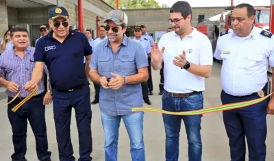 El Alcalde Alejandro Char junto al capitán Jaime Pérez, el secretario de Gobierno, Clemente Fajardo; el secretario de Obras Públicas, Rafael Lafont. 