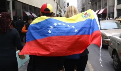 Según peticionarios exigencia de pasaporte "viola principalmente su derecho a pedir refugio".