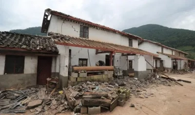 Un edificio derrumbado en la provincia de Yunnan después de un terremoto de 5,9 grados de magnitud.
