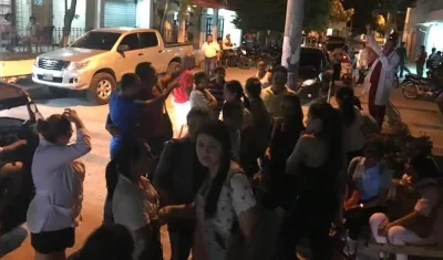 Plantón frente a la ESE Hospital de Baranoa.