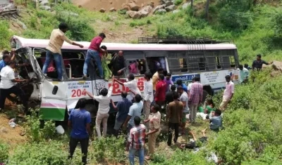 Los accidentes de tráfico en la India son frecuentes a causa del mal estado de las vías.