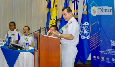 El Director General Marítimo, Vicealmirante Mario Germán Rodríguez