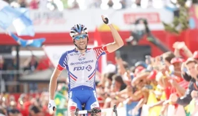 Thibaut Pinot celebra su segunda victoria. 