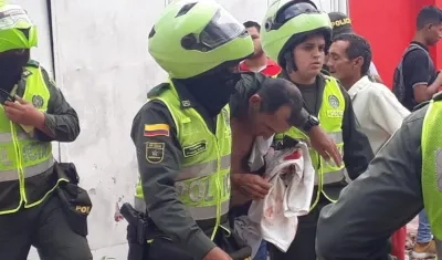 El presunto ladrón capturado. 