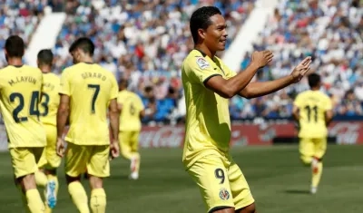 Carlos Bacca celebra su anotación. 