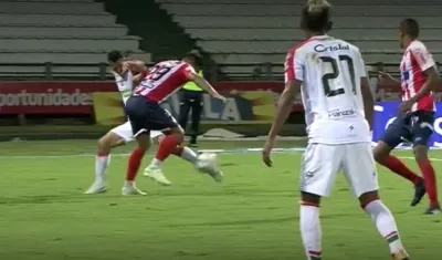 Acción del partido jugado este domingo en Manizales.