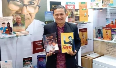 El escritor Fausto Pérez Villarreal.