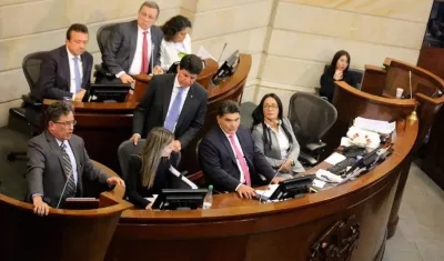 El Ministro Alberto Carrasquilla durante su intervención en el Senado.
