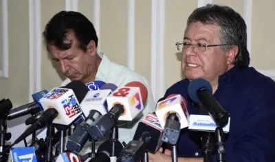 Pablo Bustos, de la Red de Veedurías; y Alfredo Montenegro, abogado de Enilce López.