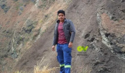  Camilo Andrés Tirado Farak, geólogo oriundo de Corozal.