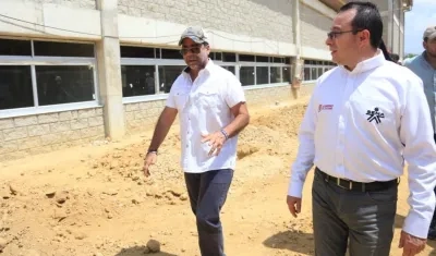El Alcalde de Barranquilla, Alejandro Char y el director nacional del Sena, Carlos Mario Estrada. 