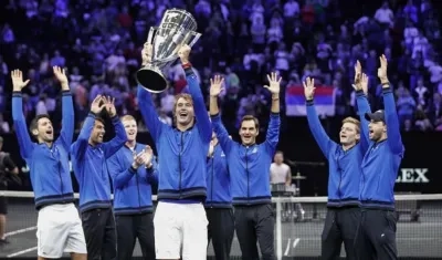 El combinando europeo festejando el título. 