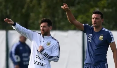 Lionel Messi y el técnico encargado de la Selección Argentina, Lionel Scaloni. 