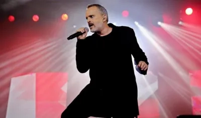 Miguel Bosé, cantante español.