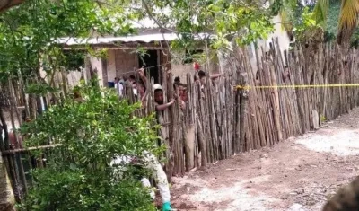 Personal del CTI en el hallazgo en el feto.