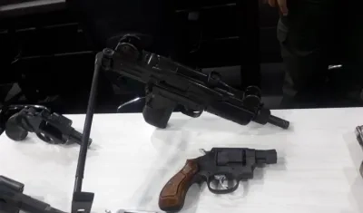 Subametralladora tipo uzi incautada. 