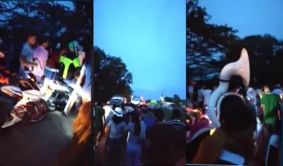 Salida del público de las corralejas esta noche.