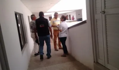 El CTI adelanta una diligencia en la Alcaldía de Puerto Colombia.