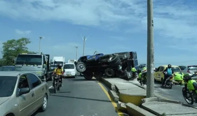 Así quedó el camión tras el accidente.