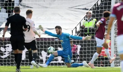 Acción de gol de Felipe Anderson de taquito ante De Gea. 
