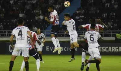 Luis Díaz viajó, pero sería alternativa. 