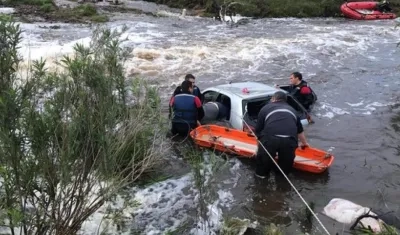 El hecho ocurrió en el arroyo La Calera, cuando las víctimas fueron arrastradas mientras pescaban.