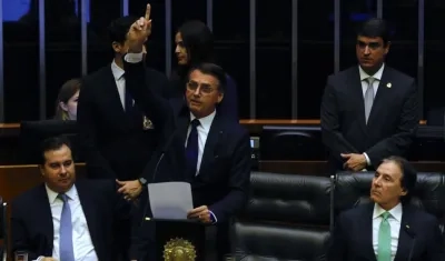 Jair Bolsonaro (c) asume como nuevo presidente de Brasil hoy en la Cámara de Diputados, en el Distrito Federal de Brasilia (Brasil)