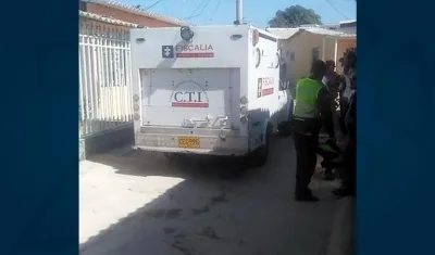 El CTI de la Fiscalía y la Policía en el lugar de los hechos.