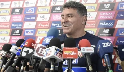 El entrenador de Junior, Luis Fernando Suárez