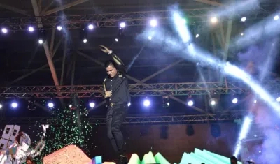 Diiomedes de Jesús prendiendo la fiesta.