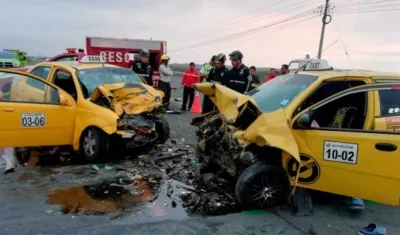 Choque de dos taxis que dejó 