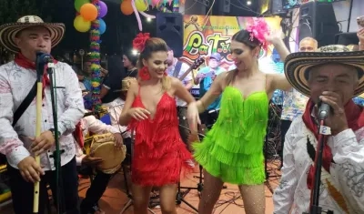 La Reina del Carnaval de la 44, Kelly Restrepo y la Reina del Carnaval de Barranquilla, Carolina Segebre.