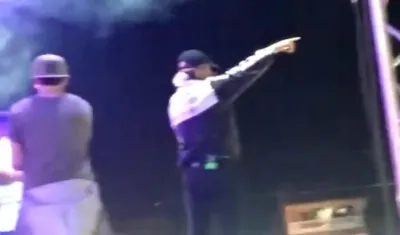 El cantante Maluma en la tarima de Maranilla, Antioquia.