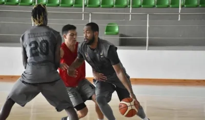 Hanner Mosquera, Simón Granados y Austin Freeman Jr., nuevos refuerzos de Titanes. 