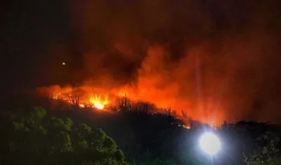 Imagen del incendio forestal en el Rodadero, del pasado lunes.