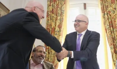 Dominique Azam, Deputy CEO Latinoamérica y CEO México, Colombia y Venezuela de Saint Gobain, José Manuel Daes y Christian Daes.