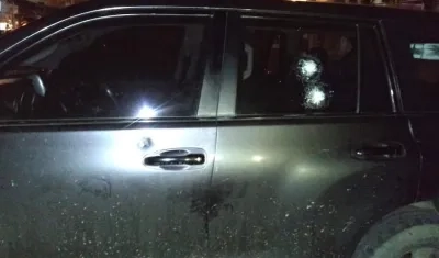 Impactos de bala en el vehículo en el que se desplazaba Alfamir Castillo Bermúdez.