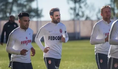 Falcao García entrena al lado de Cecs Fàbregas. 