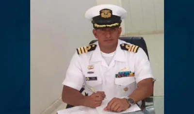 El Capitán de Fragata Carlos Eduardo Urbano Montes.