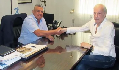 El presidente de la AFA, Claudio Tapia, y César Luis Menotti.