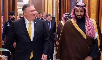 El secretario de Estado de Estados Unidos, Mike Pompeo y el príncipe heredero saudí, Mohamed bin Salman.
