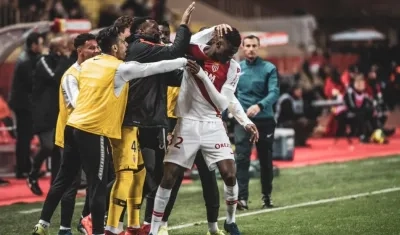 Benot celebra con Falcao, tras el gol del empate. 